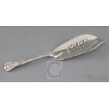 A Victorian silver Kings pattern fish slice, by Robert Wallis with engraved crest, London, 1843,