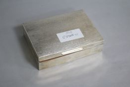 A modern textured silver cigarette box, 13.9cm.