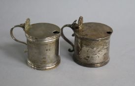 Two George V silver drum shaped lidded mustard pots (one a.f.).
