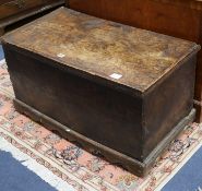 An early 19th century elm coffer W.87cm