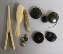 A 19th century Chinese jade belt hook and miscellaneous items