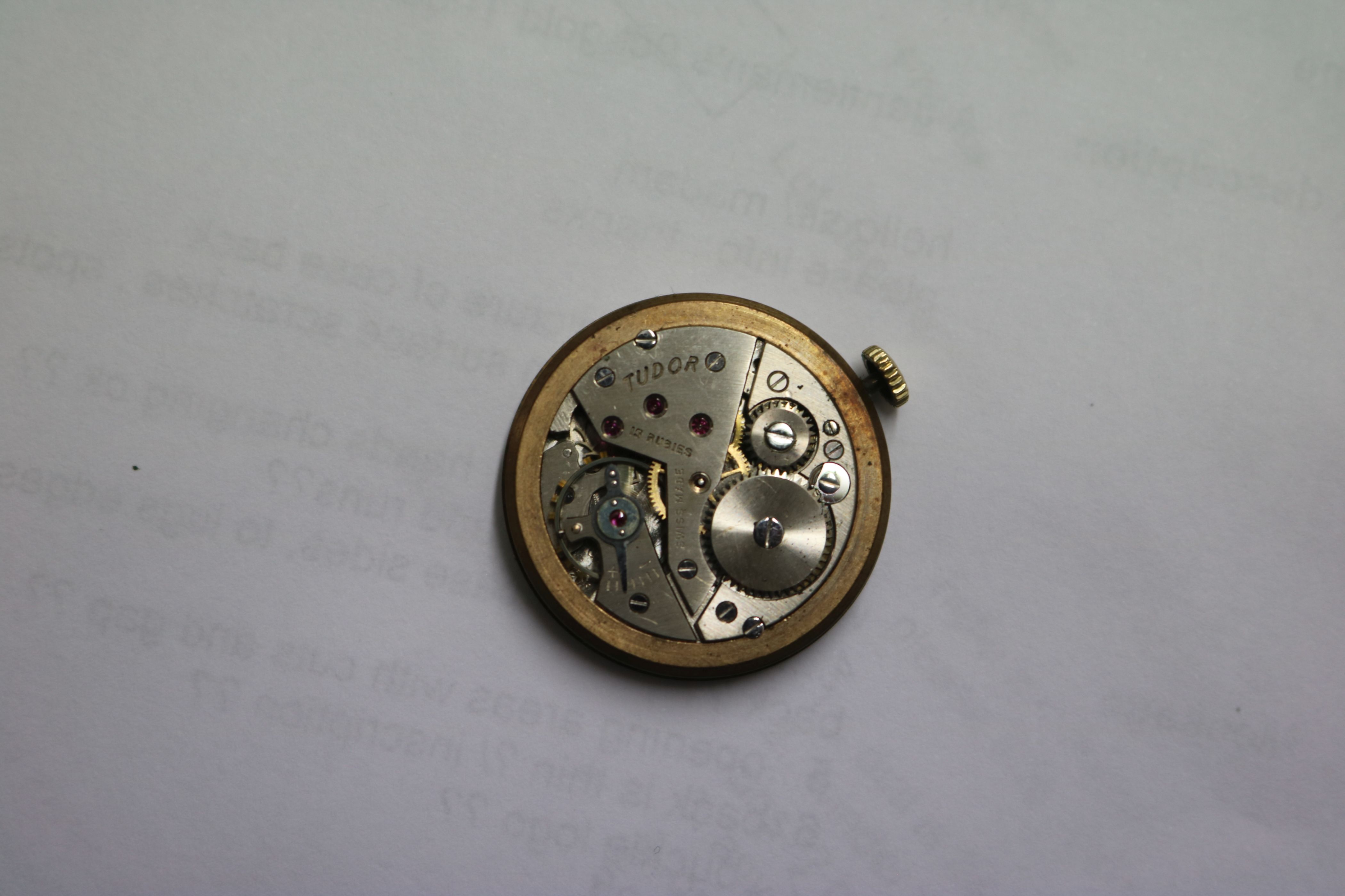 A gentleman's 9ct gold Tudor wrist watch. - Image 3 of 5