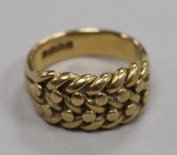 A late Victorian 18ct gold part "plaited" ring, 13.3 grams, size R.