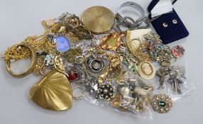 Assorted costume jewellery including silver.