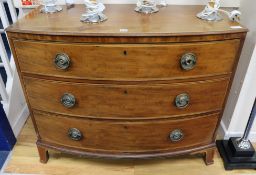 A Regency bow fronted chest of drawers, W.108cm