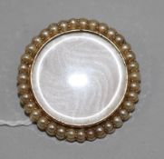 A late Victorian 15ct gold and seed pearl circular brooch, 31mm.