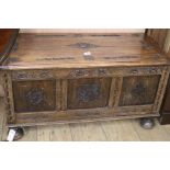 An oak blanket chest, W.90cm