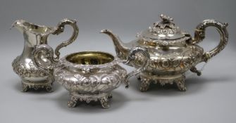 A late William IV/early Victorian silver three piece tea set, by William Hewitt, London, 1837/38/39,