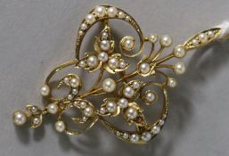 A late Victorian 15ct gold and split pearl pendant/brooch, 38mm.