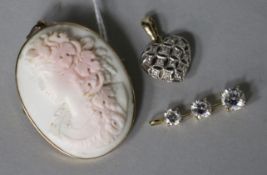 A 9ct gold mounted cameo brooch, a 14ct pendant and a 9ct pendant.