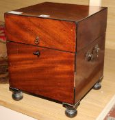 A George III mahogany decanter box, width 27.5cm height 34cm