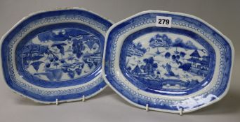 A pair of Chinese blue and white plates