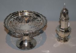 An Edwardian pierced silver tazza and a later silver sugar caster, 8.5 oz.