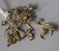 A late Victorian 9ct gold and split pearl pendant/brooch, damaged.