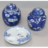 A Nanking Cargo dish, 7in. and a pair of lidded jars, 6.5in.