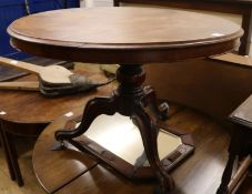 A Victorian mahogany breakfast table, W.3ft 4in.