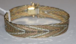 A three colour 9ct gold bracelet.