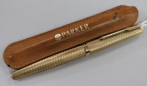 An engine turned 9ct gold Parker fountain pen.