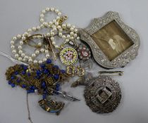 Mixed jewellery including a gold pendant, gold bar brooch and micro mosaic items.