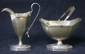 A George V silver octagonal cream jug and sugar bowl, Sheffield, 1921, 10 oz.