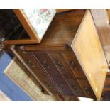 A George III mahogany chest of drawers 88cm