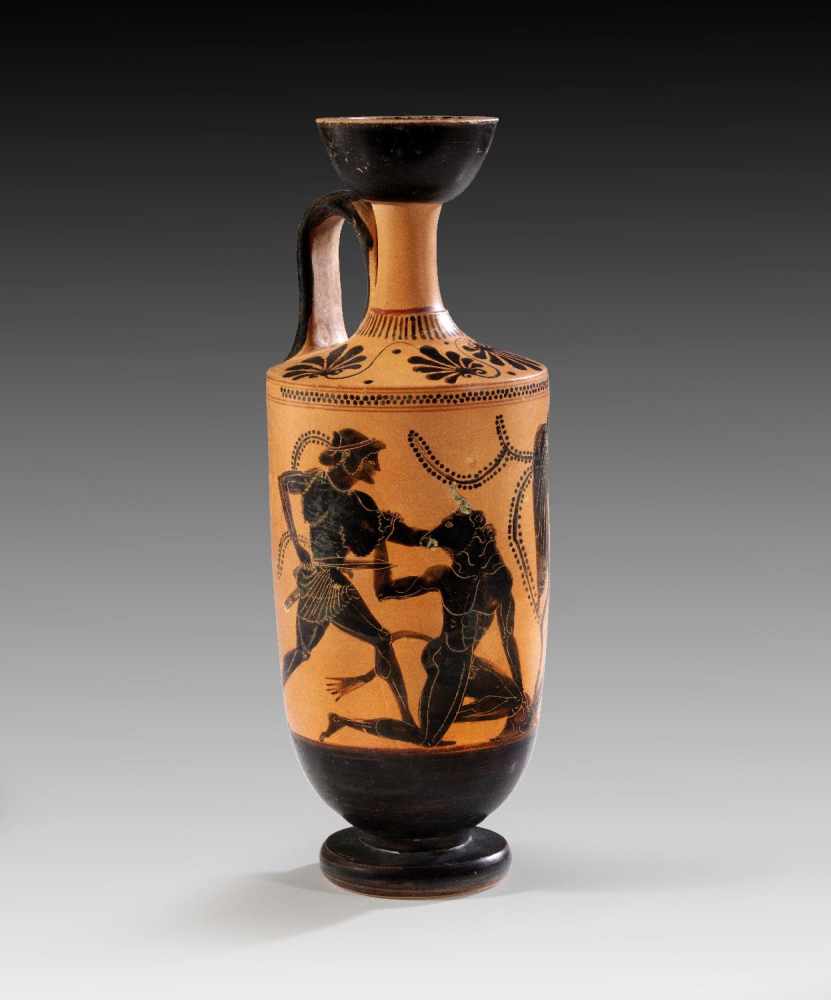 Attische Lekythos des Theseus-Malers. 500 - 480 v. Chr. H 32,9cm, ø 12,1cm, ø Fuß 8,3cm. Form mit