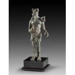Pferdeköpfiger Dämon. ca. 3. Jh. n. Chr. H 14cm. Bronzevollguss. Menschliche Gestalt mit einem