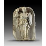 Relief mit Athena. Römische Kaiserzeit, 1. - 3. Jh. n. Chr. H 41cm B 27cm T 8,5cm. Weißer,
