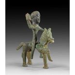 Thrakischer Reiter. Donaulande, 2. - 3. Jh. n. Chr. H 14cm. Bronzevollguss. Zweiteilige Figur