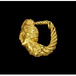 Goldener Frauenkopfohrring. Hellenistisch, 2. - 1. Jh. v. Chr. 2,94g, ø 1,6cm. Bügel aus