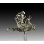 Chimaira. 3. - 5. Jh. n. Chr. L 7cm H 6,5cm. Bronzevollguss. Fragment aus einer Gruppe mit