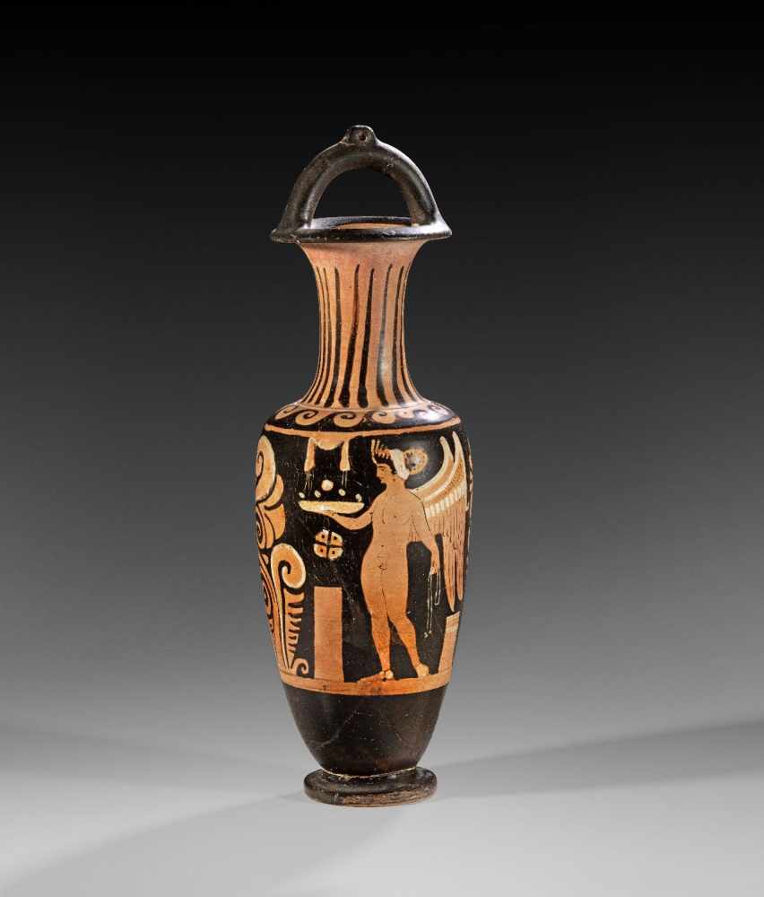 Kampanische Bügelamphora des APZ-Malers. Cumae, 330 - 320 v. Chr. H 46,7cm, ø 15,1cm, ø Fuß 9,6cm.