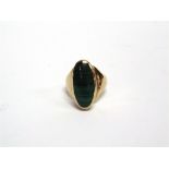 A 9 CARAT GOLD MALACHITE SET RING finger size N1/2, 11g gross