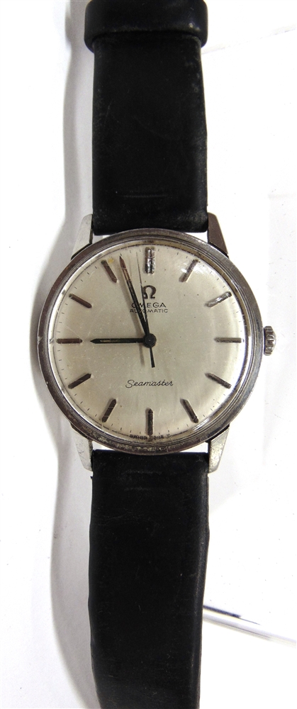 OMEGA SEAMASTER, A GENTLEMAN'S STAINLESS STEEL AUTOMATIC WRIST WATCH the circular white dial with