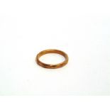 A 22 CARAT GOLD FACETTED WEDDING RING 2.9g gross, cased
