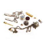 A COLLECTION OF ASSORTED JEWELLERY ITEMS