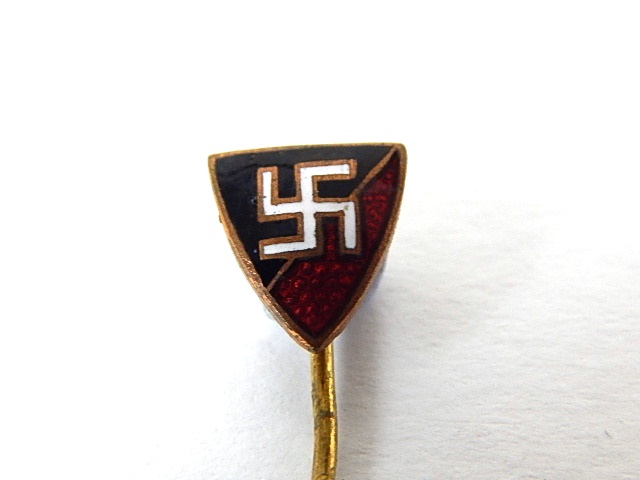 DUTCH NSB (NATIONAAL SOCIALISISCHE BEWEGING IN NEDERLAND) ENAMEL STICKPIN bearing white swastika,