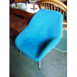 A 1960S 'LURASHELL' FIBREGLASS TUB CHAIR on four tapering aluminium feet