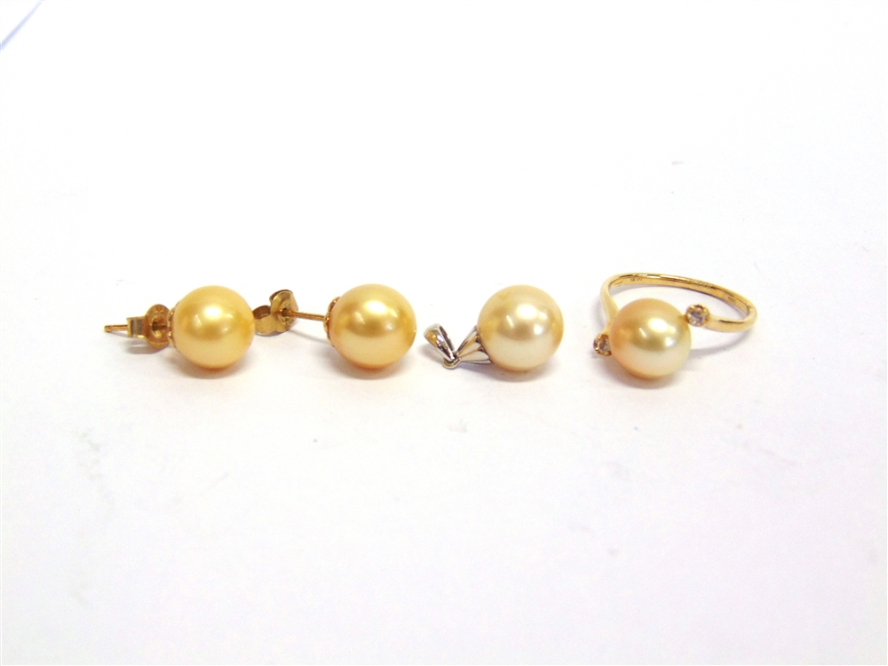 A PAIR OF 9.5MM DIAMETER CULTURED PEARL EARSTUDS stamped '10K'; a 9 carat gold 9mm diameter cultured