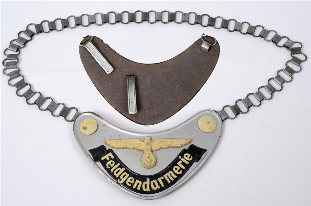 POLIZEI - 'FELDGENDARMERIE' (POLICE) SERVICE DUTY GORGET 'RINGKRAGEN' of five-piece, silver washed