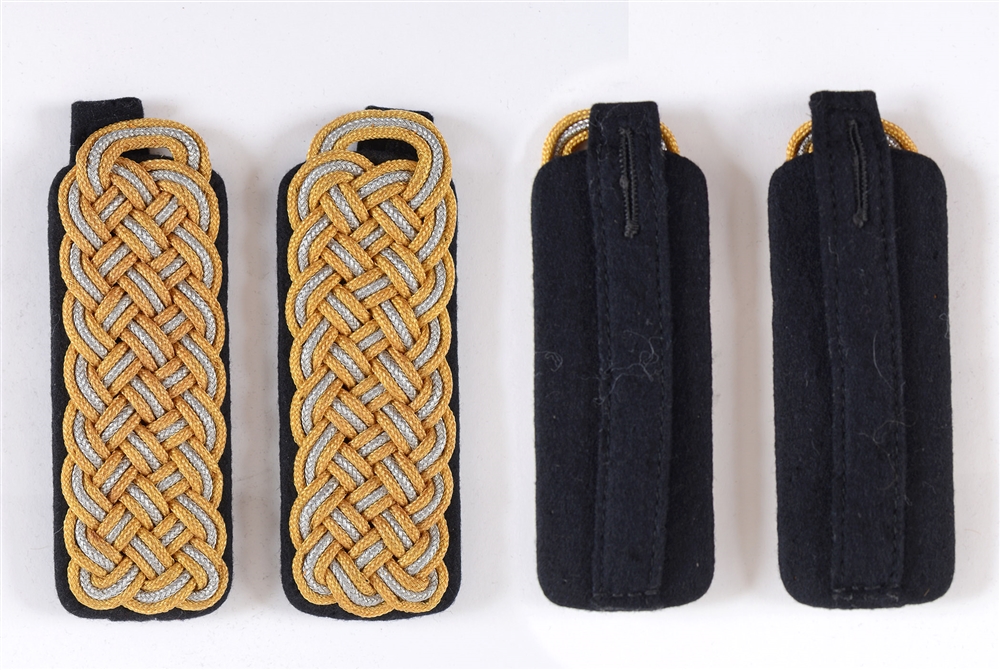 TECHNISCHE NOTHILFE (TENO) - A PAIR OF 1940 PATTERN LANDESFUHRER (L.F.) SHOULDER BOARDS with inner-