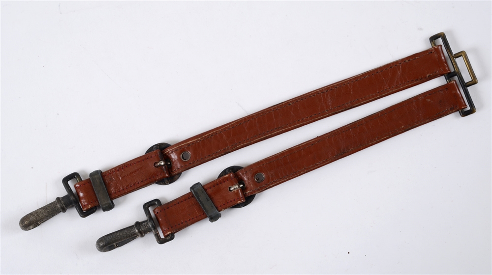 TECHNISCHE NOTHILFE (TENO) - AN EXTREMELY RARE TENO OFFICER'S BROWN LEATHER SERVICE DAGGER HANGER - Image 2 of 2