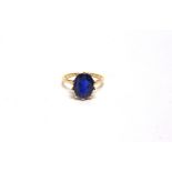 A BLUE TOPAZ 9 CARAT GOLD SINGLE STONE RING finger size M, 2.6g gross