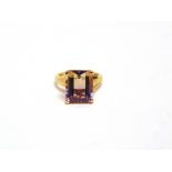 AN AMETRINE 9 CARAT GOLD SINGLE STONE RING finger size L1/2, 3.3g gross