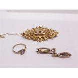 AN EDWARDIAN 9 CARAT GOLD BROOCH a brooch tagged '9ct' to the hinge plate; and a 9 carat gold single