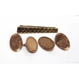 A PAIR OF 9 CARAT GOLD CUFFLINKS Chester 19 , the oval panels to chain connectors, 3.7g gross;