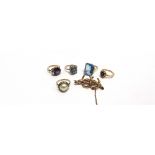 A COLLECTION OF FIVE STONE SET DRESS RINGS with a late Victorian brooch