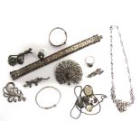 A COLLECTION OF SILVER AND SILVER COLOURED ITEMS