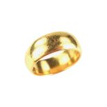 Yellow gold gent's ring. Ring size Z. Weight 23 grams.