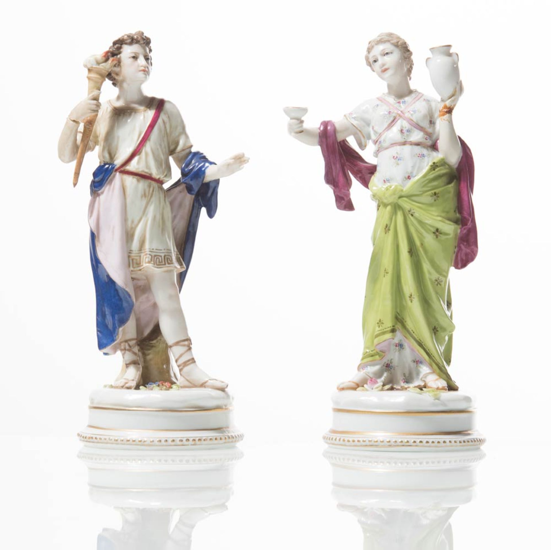 Pair of porcelain figurines "Figure allegoriche in abiti classici".